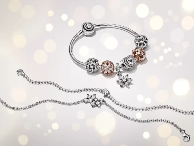 Sparkling Herbarium Cluster Round Charm